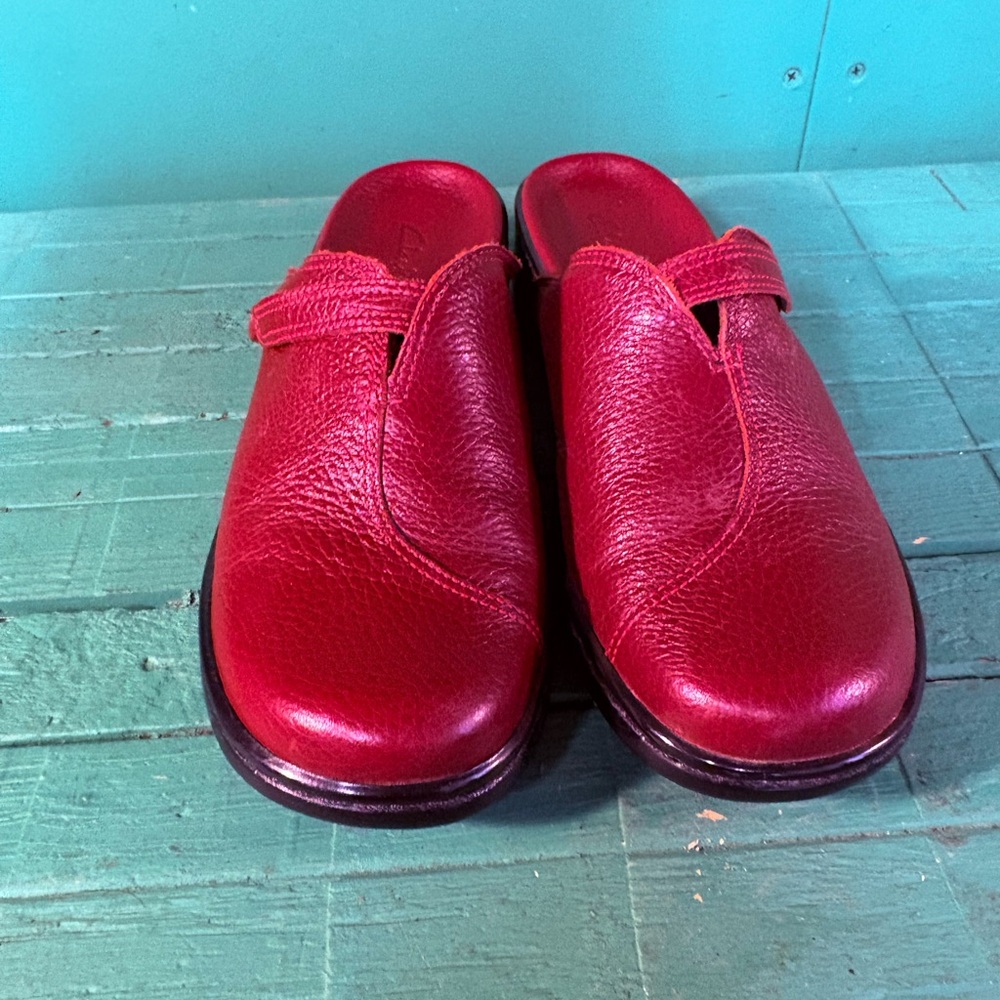 Clarks Vibrant Red Leather Clogs - Picture 1 of 11
